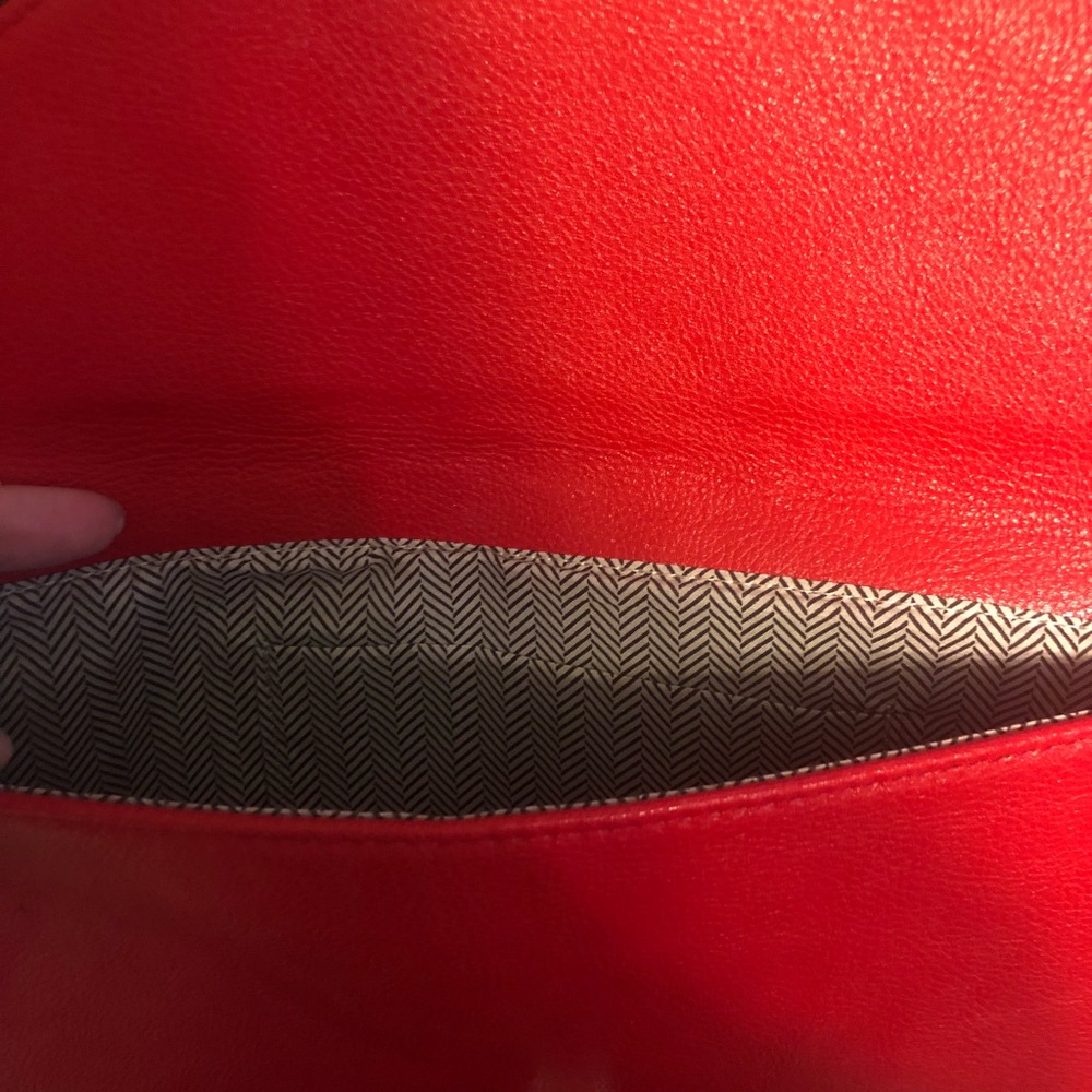 Red clutch - Picture 3 of 6